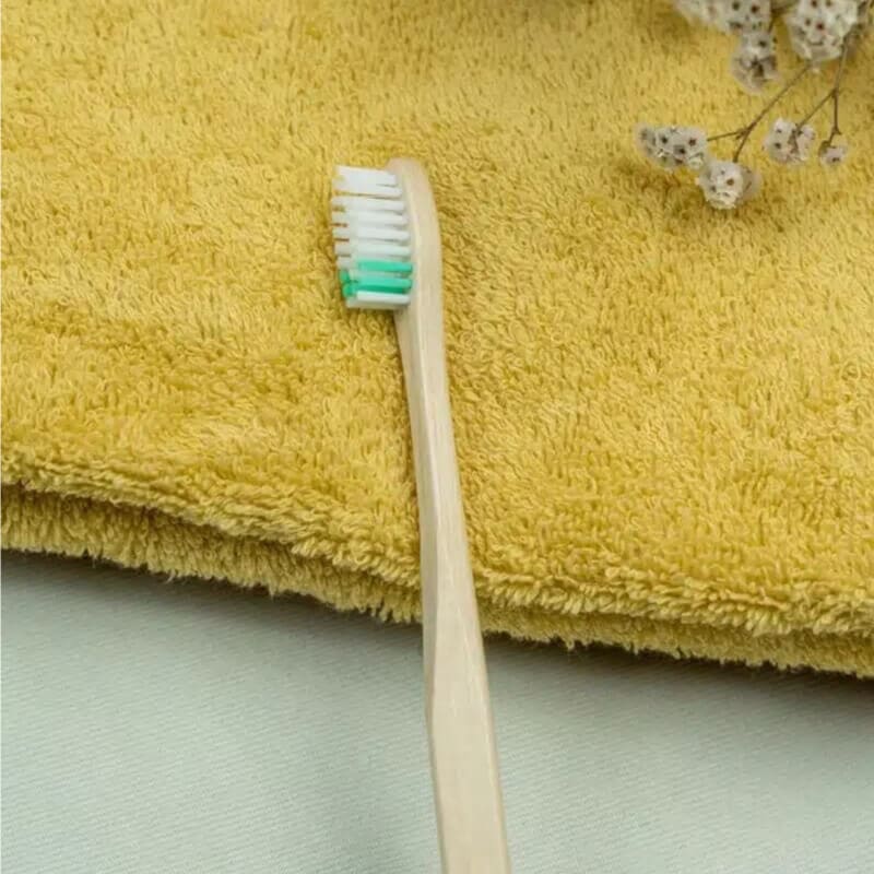 Brosse à dents en bois - Fabriquée en France