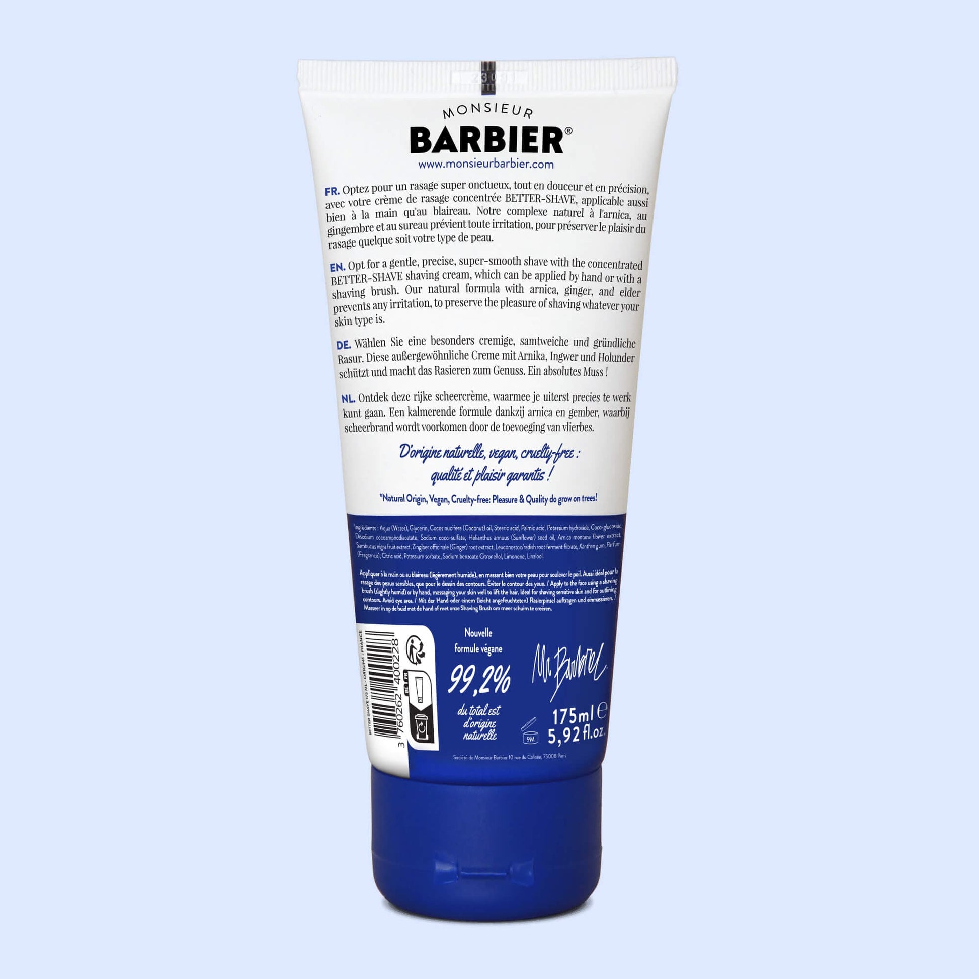 Vue arrière du tube de crème de rasage Monsieur BARBIER BETTER SHAVE, révélant les instructions d'utilisation multilingues, les certifications et les détails de contact de la marque, sur fond neutre.