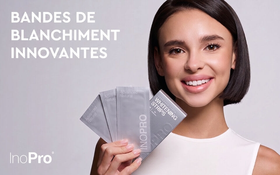  Femme souriante tenant les sachets et l'étui des bandes de blanchiment dentaire innovantes InoPro Advanced Natural Whitening Strips.
